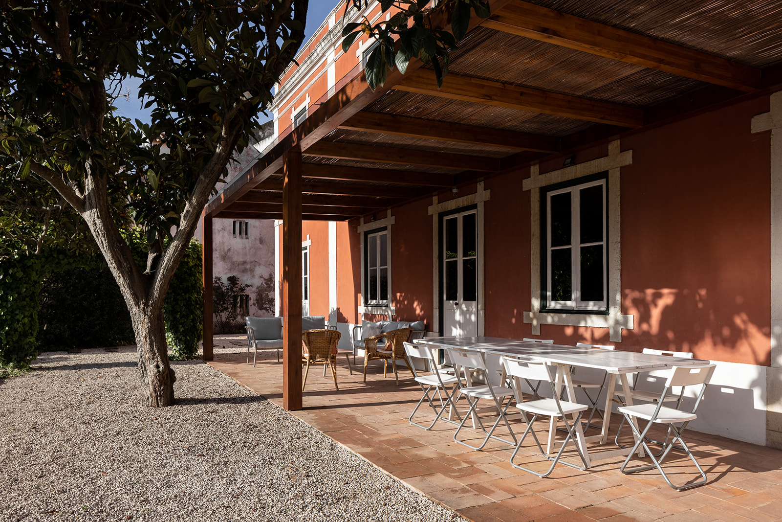 Pérgola e espaço exterior da Central Villa
